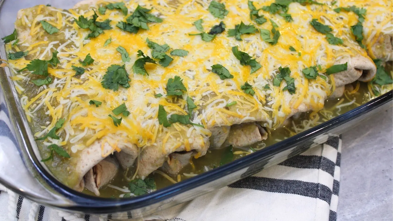 How to Build Chicken Burritos With Salsa Verde That Stay Bright, Not Mushy