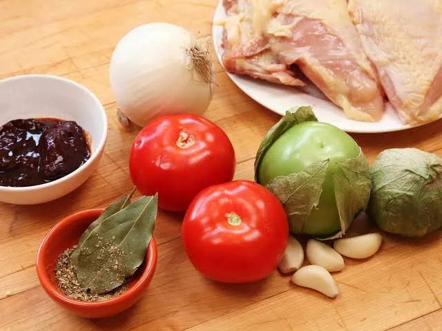 How to Build Spicy Chicken Tinga With Sauce That Does Not Turn Watery