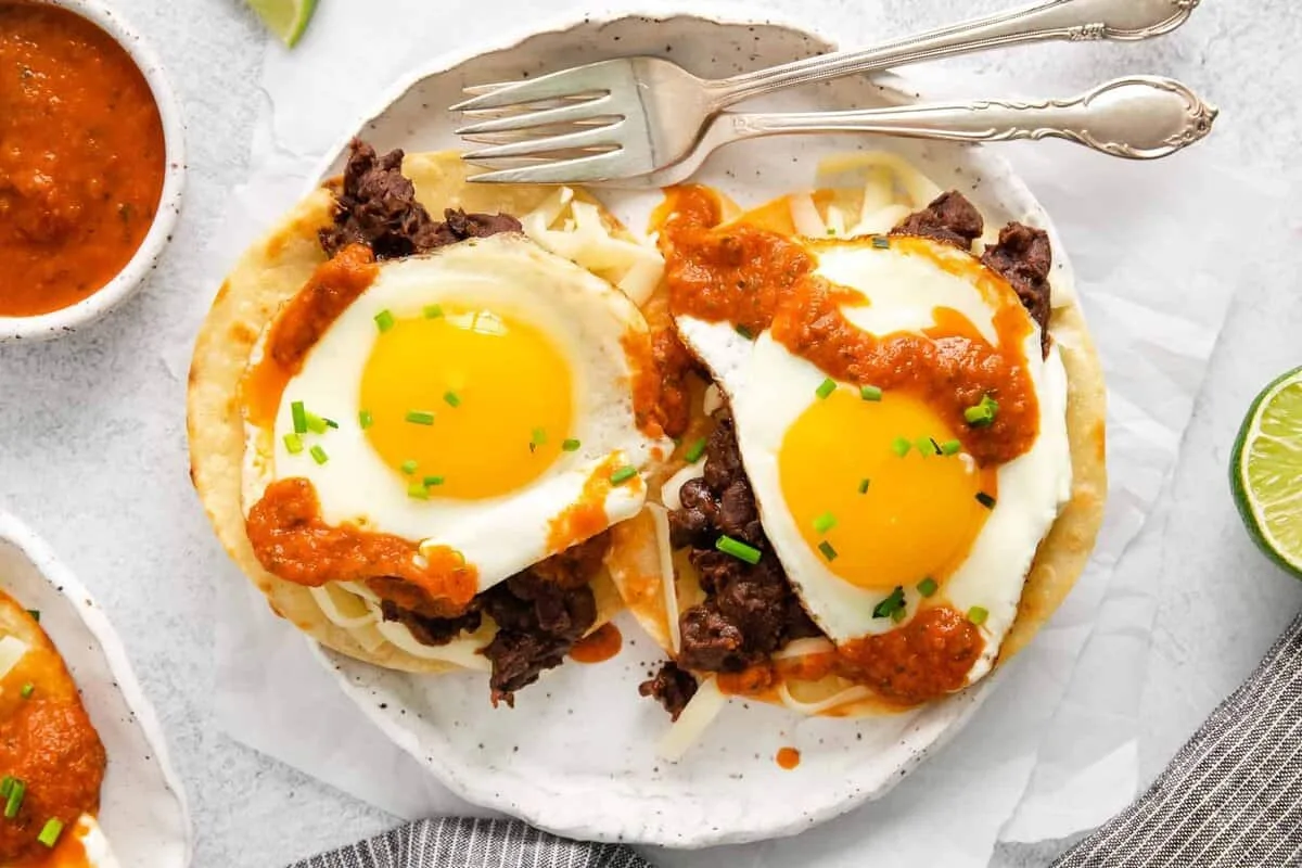 How to Make Huevos Rancheros With Crisp Tortillas and a Bright Salsa