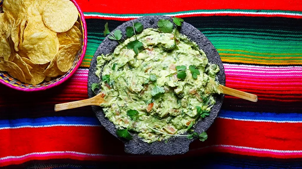 How To Make Guacamole In A Molcajete